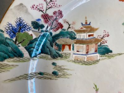 Twee Chinese famille rose schotels, Qianlong — foto 13