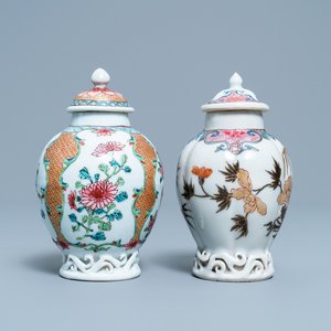 Twee Chinese famille rose theebussen, Yongzheng — foto 1