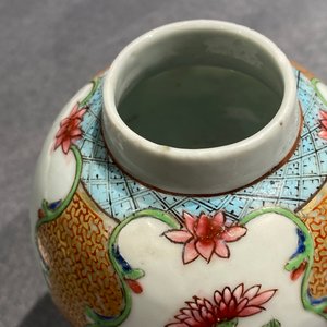 Twee Chinese famille rose theebussen, Yongzheng — foto 17