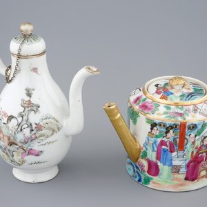 Twee Chinese famille rose theepotjes, w.o. Canton, 19/20e eeuw — foto 1