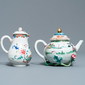 Twee Chinese famille rose theepotten en een dekselkan, Yongzheng/Qianlong — foto 2