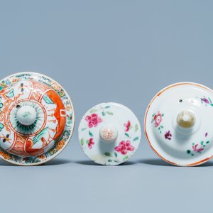 Twee Chinese famille rose theepotten en één in Amsterdams bont, Kangxi/Qianlong — foto 8