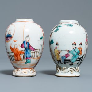 Twee Chinese famille rose theepotten en twee theebussen, Qianlong — foto 4