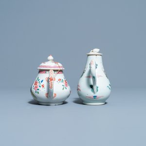 Twee Chinese famille rose theepotten met deksels, Yongzheng/Qianlong — foto 3