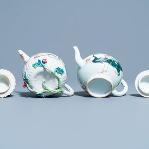 Twee Chinese famille rose theepotten met deksels, Yongzheng/Qianlong — foto 7