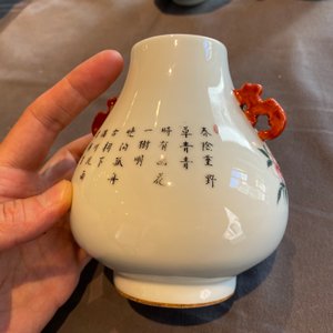 Twee Chinese famille rose vaasjes en een 'Wu Shuang Pu' theepot, 19/20e eeuw — foto 13