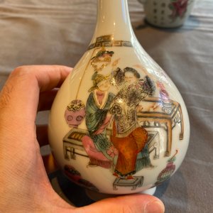 Twee Chinese famille rose vaasjes en een 'Wu Shuang Pu' theepot, 19/20e eeuw — foto 17