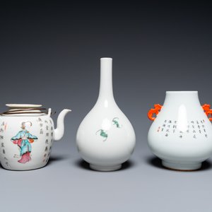 Twee Chinese famille rose vaasjes en een 'Wu Shuang Pu' theepot, 19/20e eeuw — foto 4
