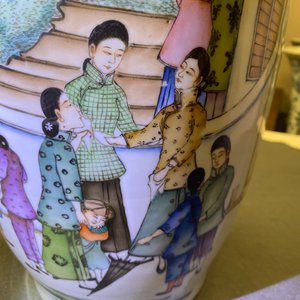 Twee Chinese famille rose vazen, 19/20e eeuw — foto 10