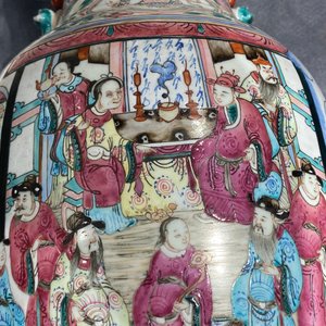 Twee Chinese famille rose vazen, 19e eeuw — foto 12
