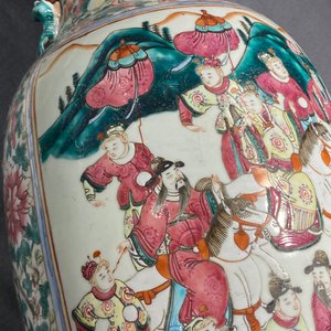 Twee Chinese famille rose vazen, 19e eeuw — foto 15