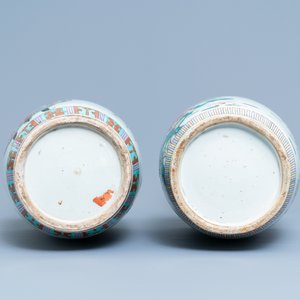 Twee Chinese famille rose vazen, 19e eeuw — foto 6