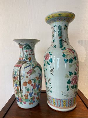 Twee Chinese famille rose vazen, 19e eeuw — foto 4