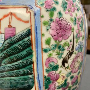 Twee Chinese famille rose vazen, 19e eeuw — foto 21