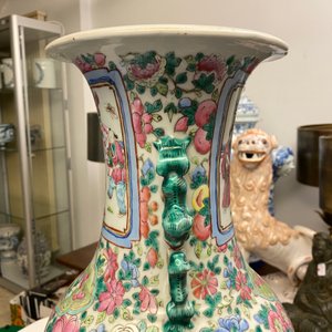 Twee Chinese famille rose vazen, 19e eeuw — foto 30