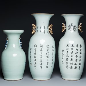 Twee Chinese famille rose vazen en een blauw-witte celadon vaas, 19/20e eeuw — foto 3