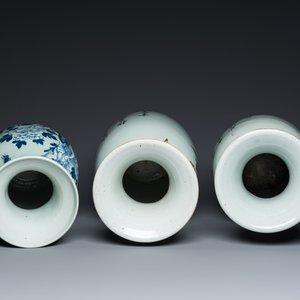 Twee Chinese famille rose vazen en een blauw-witte celadon vaas, 19/20e eeuw — foto 5
