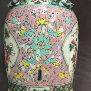 Twee Chinese famille rose vazen en een paar voor de Straits of Peranakan markt, 19e eeuw — foto 11