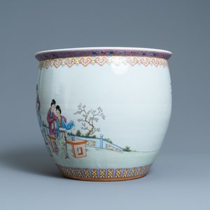 Twee Chinese famille rose vazen en een viskom, Republiek — foto 11