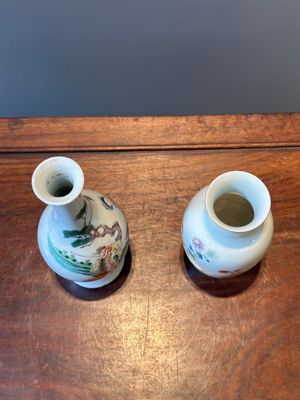 Twee Chinese famille rose vazen, Ju Ren Tang 居仁堂 merk, 19/20e eeuw — foto 5
