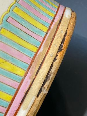 Twee Chinese famille rose vazen met antiquiteiten, 19e eeuw — foto 11