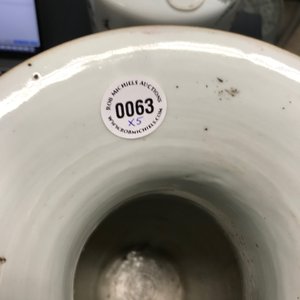 Twee Chinese famille rose vazen met decor van antiquiteiten, 19e eeuw — foto 12