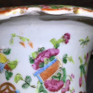 Twee Chinese famille rose vazen met hofscènes, 19e eeuw — foto 9