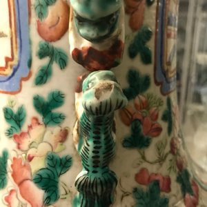 Twee Chinese famille rose vazen met hofscènes, 19e eeuw — foto 13