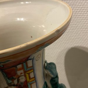 Twee Chinese famille rose vazen met hofscènes, 19e eeuw — foto 11