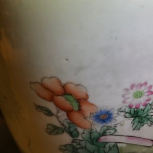 Twee Chinese famille rose vazen met tweezijdig decor, 19/20e eeuw — foto 15