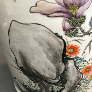 Twee Chinese famille rose vazen met tweezijdig decor, 19/20e eeuw — foto 12