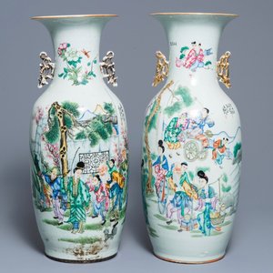 Twee Chinese famille rose vazen met tweezijdig decor, 19/20e eeuw — foto 1