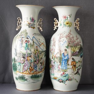 Twee Chinese famille rose vazen met tweezijdig decor, 19/20e eeuw — foto 8