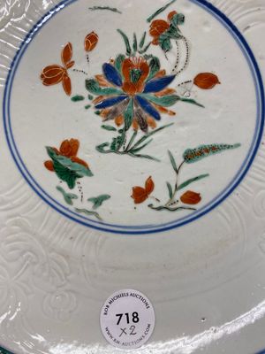 Twee Chinese famille verte schotels met anhua-decor, Kangxi — foto 11