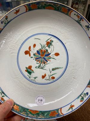 Twee Chinese famille verte schotels met anhua-decor, Kangxi — foto 10