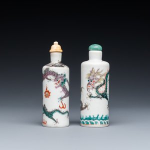 Twee Chinese famille verte snuifflessen met draken, 19e eeuw — foto 1