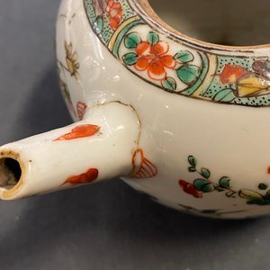 Twee Chinese famille verte trembleuses, een theepot en een bord, Kangxi — foto 29