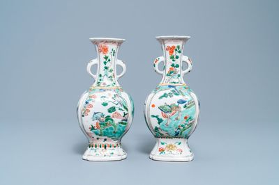 Twee Chinese famille verte vazen met kylins, Kangxi