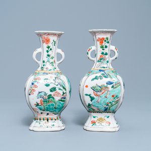 Twee Chinese famille verte vazen met kylins, Kangxi — foto 1