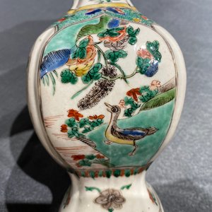 Twee Chinese famille verte vazen met kylins, Kangxi — foto 15