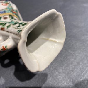 Twee Chinese famille verte vazen met kylins, Kangxi — foto 22