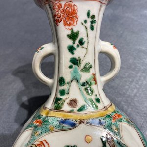 Twee Chinese famille verte vazen met kylins, Kangxi — foto 24