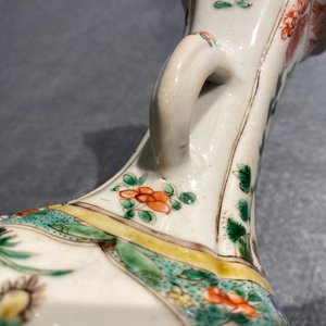 Twee Chinese famille verte vazen met kylins, Kangxi — foto 26