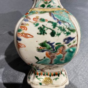 Twee Chinese famille verte vazen met kylins, Kangxi — foto 29