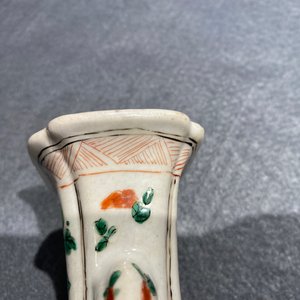 Twee Chinese famille verte vazen met kylins, Kangxi — foto 9