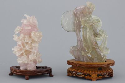 Twee Chinese figuren in gesculpteerde roze kwarts, 19e-20e eeuw