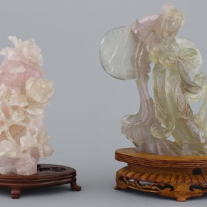 Twee Chinese figuren in gesculpteerde roze kwarts, 19e-20e eeuw — foto 1