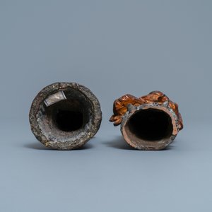 Twee Chinese gelakte en vergulde bronzen figuren, Ming — foto 7