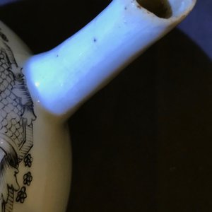 Twee Chinese grisaille theepotten met wapendecor, Qianlong — foto 12