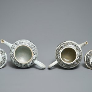Twee Chinese grisaille theepotten met wapendecor, Qianlong — foto 6